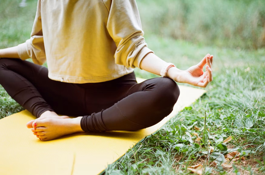 Il meditante, medita